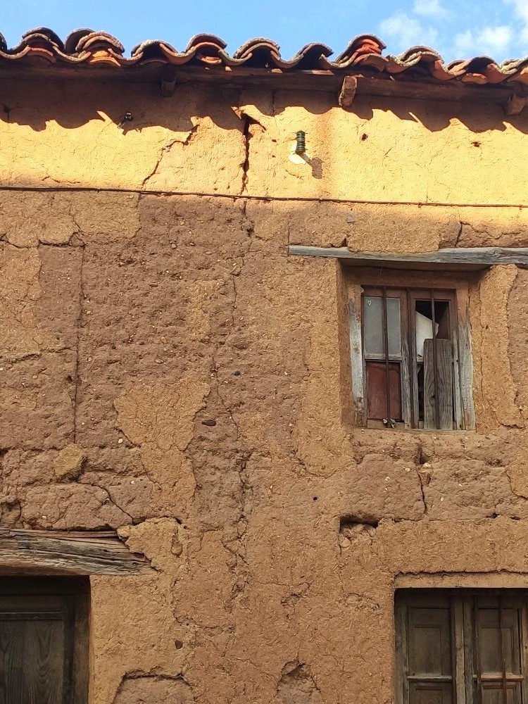 Casa de adobe de Sitrama de Tera