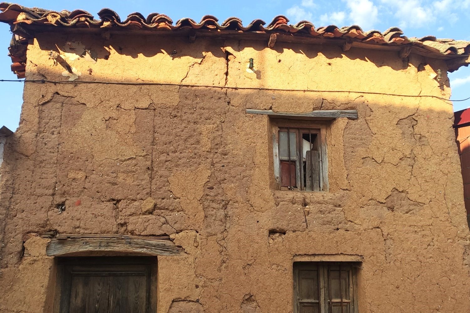 Casa de adobe de Sitrama de Tera